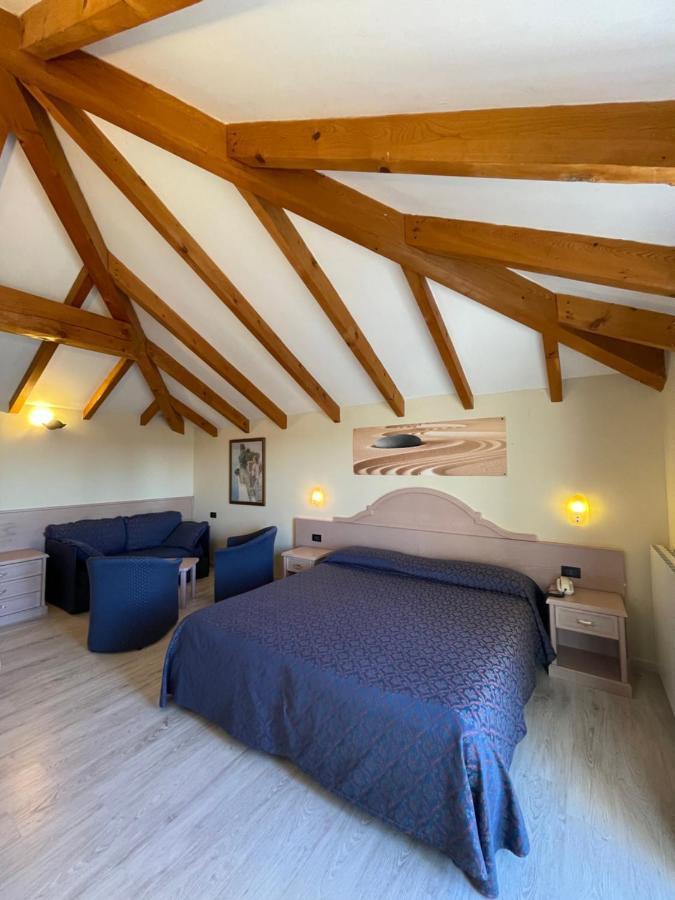 Hotel Lo Scoiattolo Massino Visconti