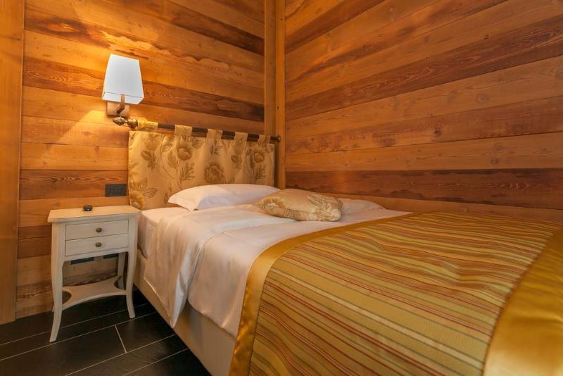 Lo Scoiattolo Hotel Massino Visconti